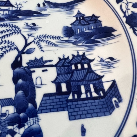 BOMBAY Made in China Pair of Heavy Porcelain Plates/Charges/Platters Blue&White - Picture 8 of 9